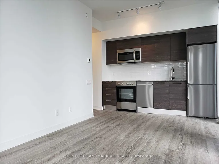 28 Wellesley St E #2204 — Photo 4