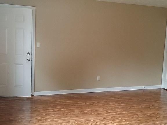 3rd image of 1101 Winburn Dr APT 4
