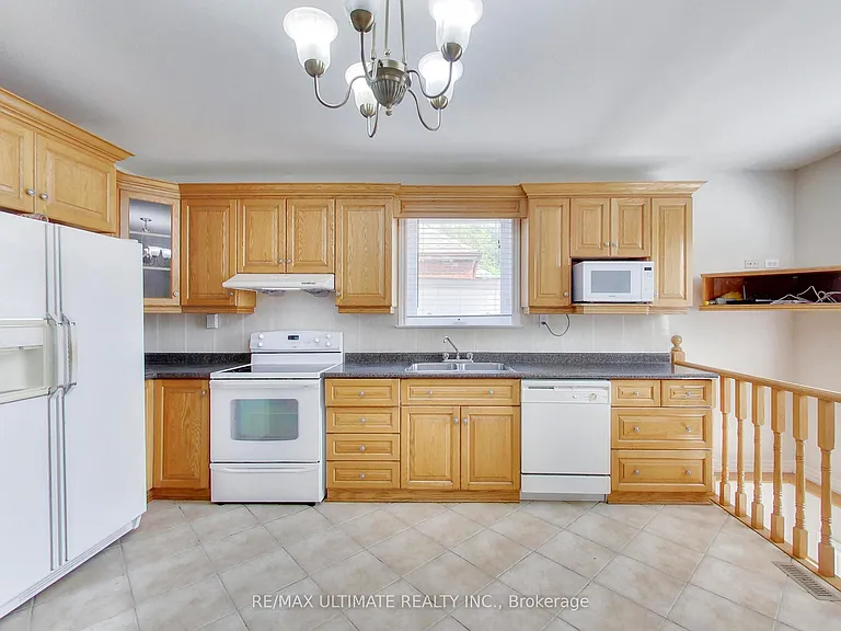 19 Glenora Ave #UPPER — Photo 13