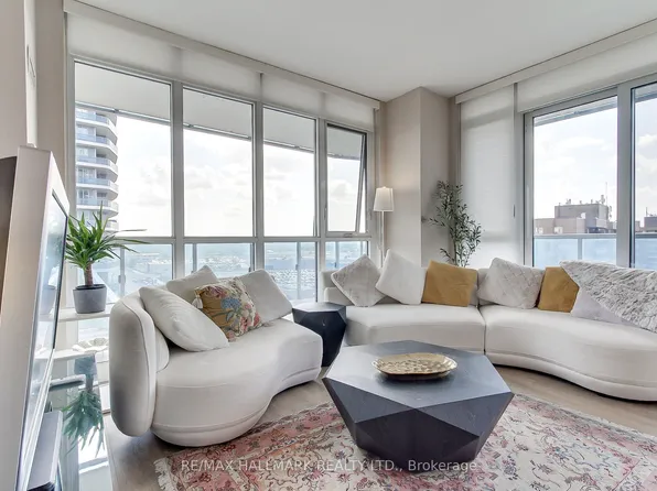 9471 Yonge St #910, Richmond Hill, ON L4C 0Z5