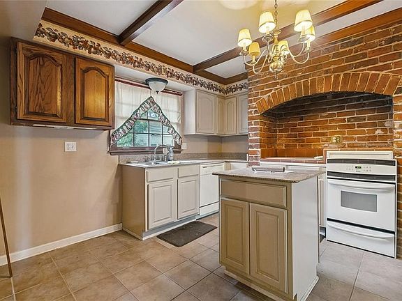 5th image of 5705 W Esplanade Ave