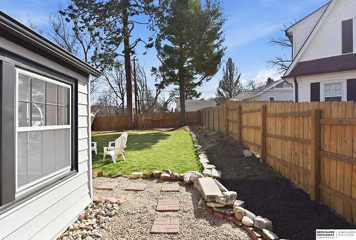 2120 Bradfield Dr — Photo 5