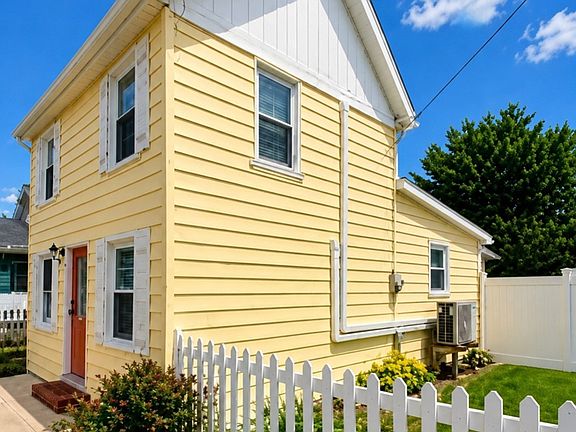 2nd image of 3758 Willow St