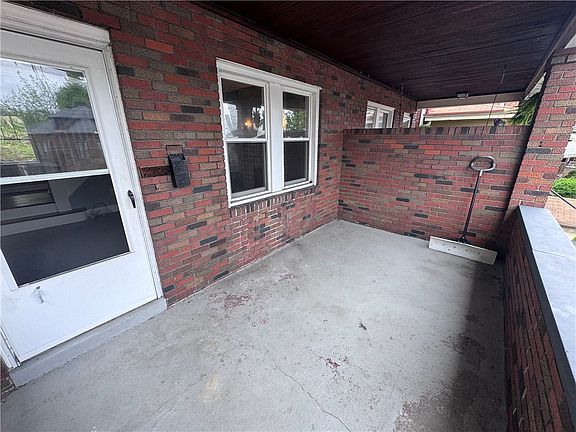 2nd image of 2733-2735 Pyramid Ave