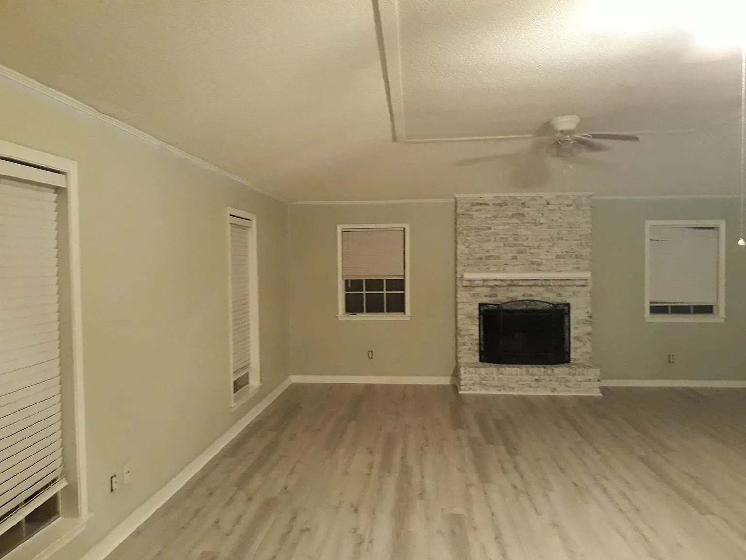 115 Sandlewood Cir N — Photo 3