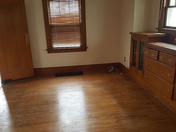 5th image of 837 Ogden Ave