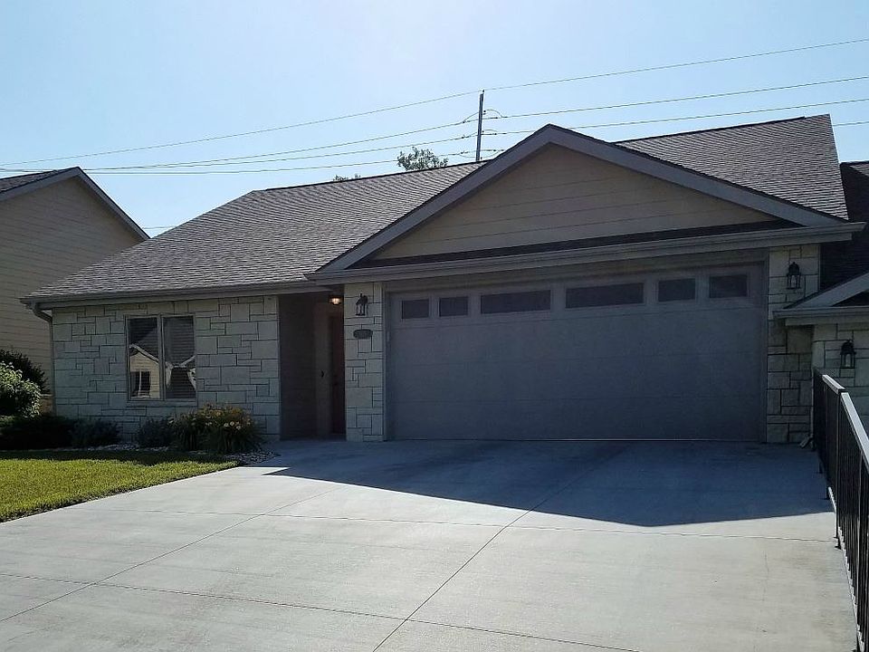 1st image of 925 Newfoundland Dr