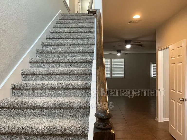 161 Nogalito Way — Photo 6