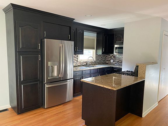 5th image of 1526 Landsdowne Dr