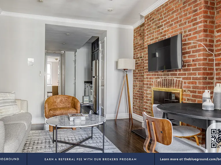 102 E 7th St #3 — Photo 4