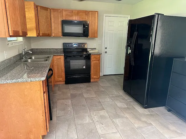 3 bed, 1.5 bath, 1091 sqft, $1,500 — Photo 2