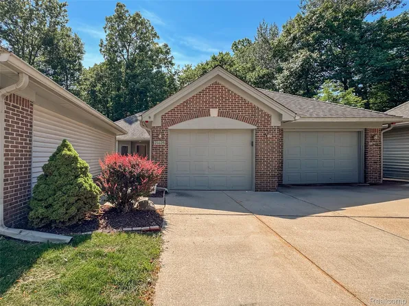 21425 Archwood Cir, Farmington, MI 48336