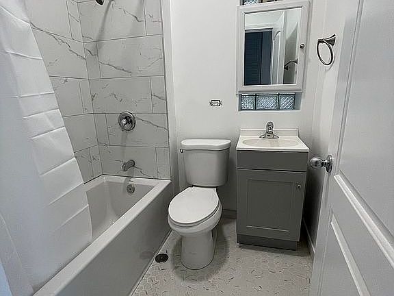 4th image of 208 N California Ave