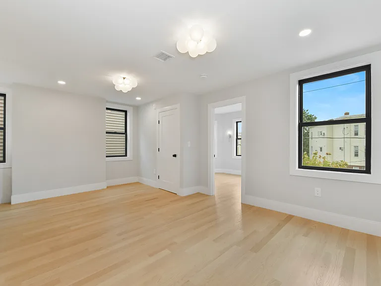 518 Sumner St #3B — Photo 9