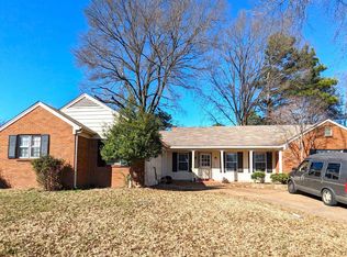 2870 Executive Dr, Memphis, TN 38115