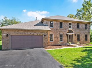 390 Cliff Ct, Lisle, IL