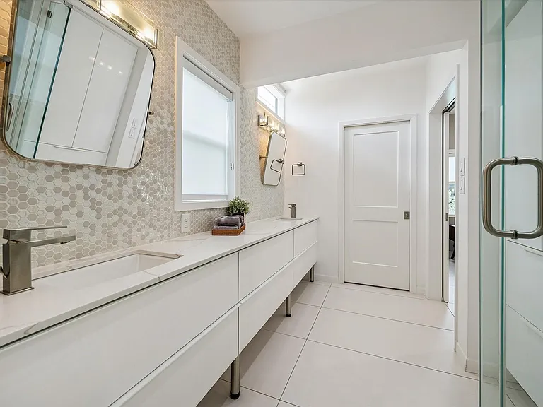 9769 Oak Point Dr — Photo 16
