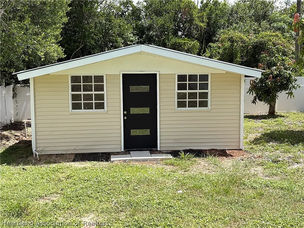 1 bed, 1.0 bath, 650 sqft, $1,100 — Photo 1