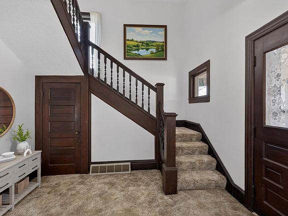 5th image of 815 E Center St