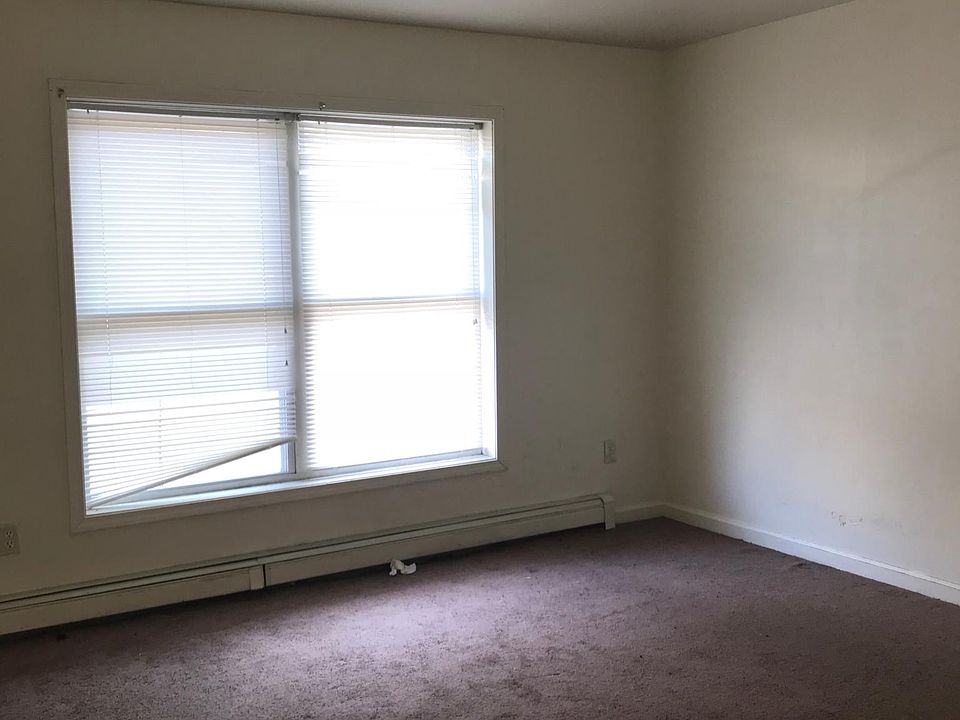 2nd image of 109 Haven St