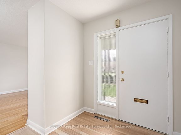 5th image of 2043 Devon Rd