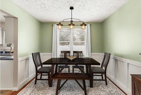 5th image of 960 W Linden Cir