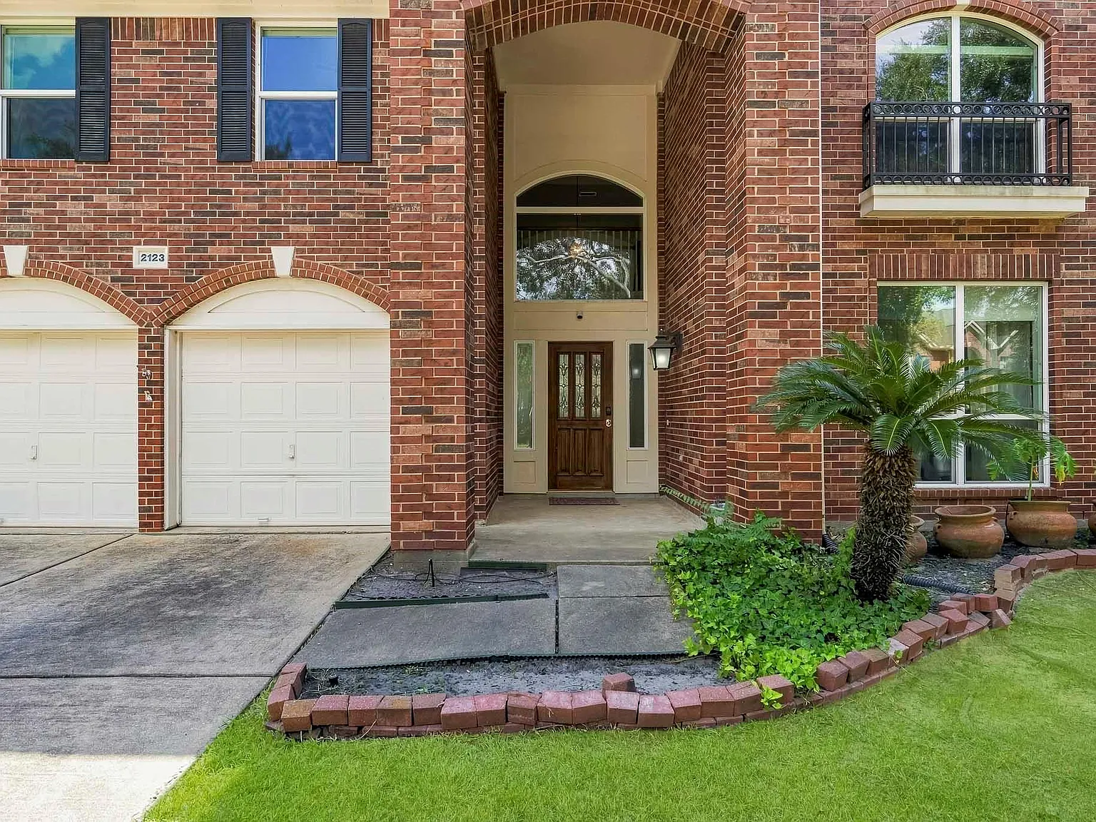 4 bed, 2.5 bath, 2786 sqft, $2,400 — Photo 3
