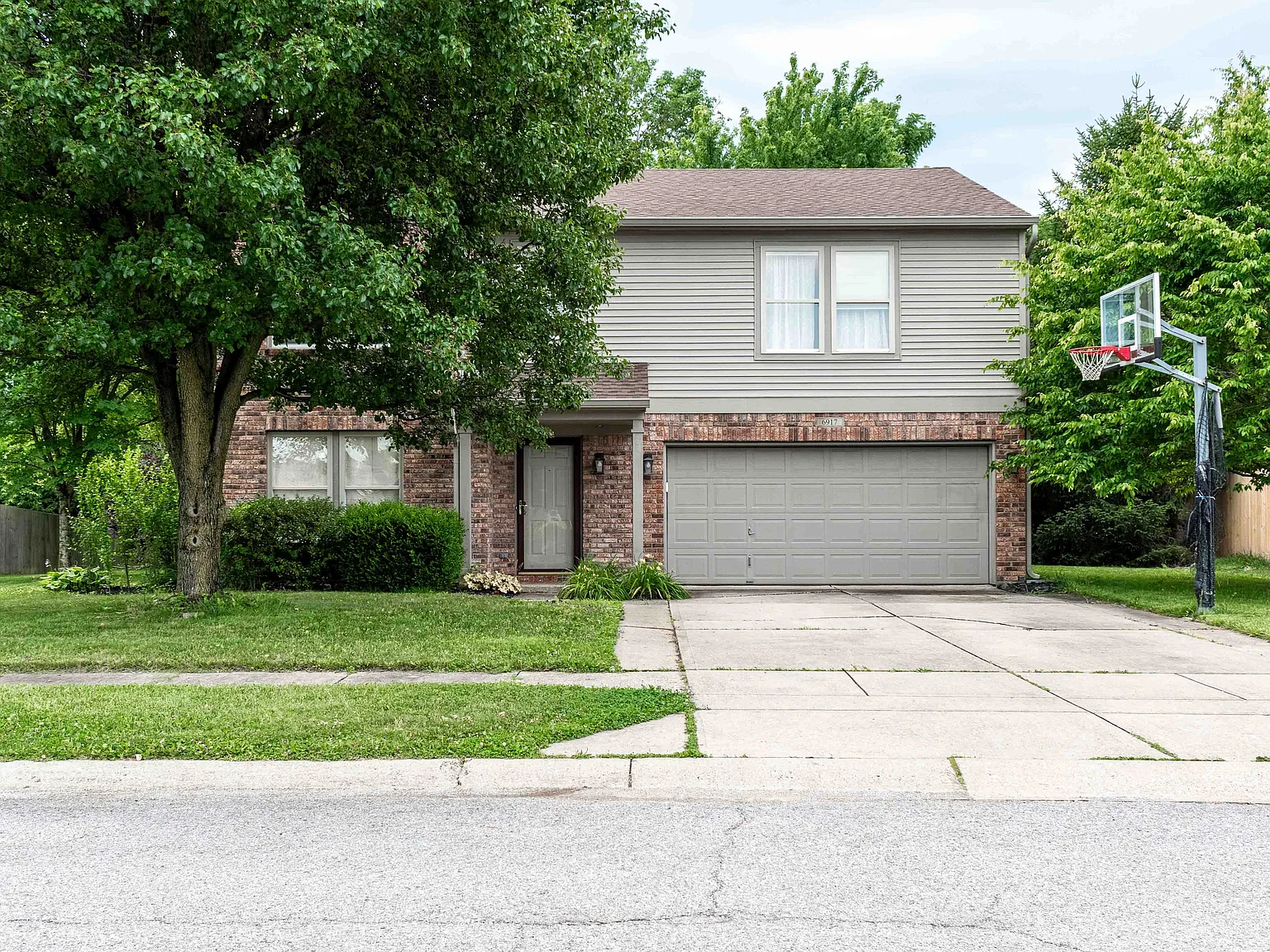 3 bed, 2.5 bath, 2353 sqft, $2,100 — Photo 2