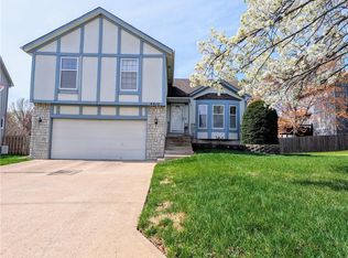 8815 W 128th St, Overland Park, KS 66213