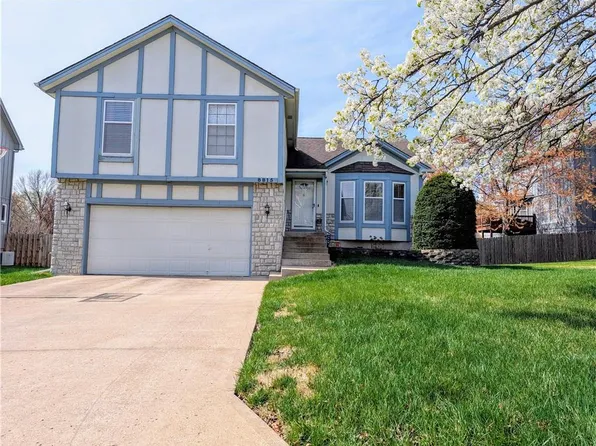 8815 W 128th St, Overland Park, KS 66213