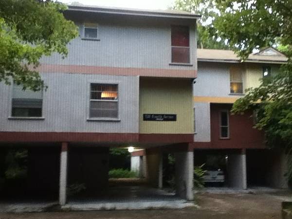 1st image of 528 NE 4th Ave APT E