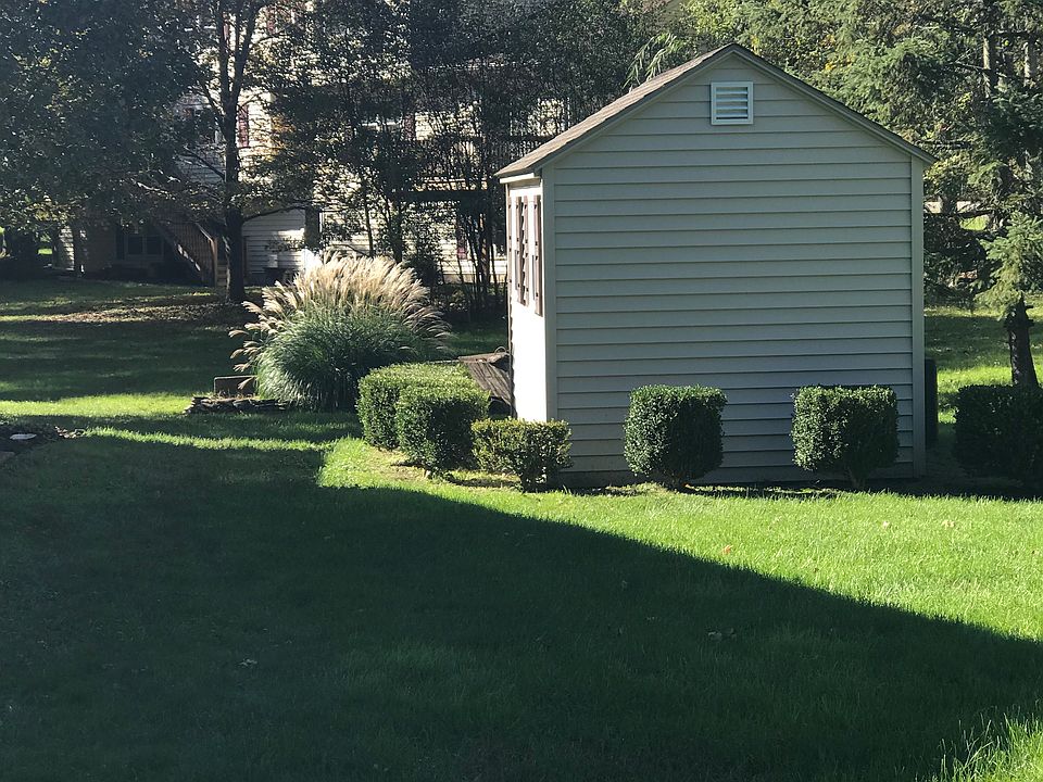 Garden Shed Matches the hous
