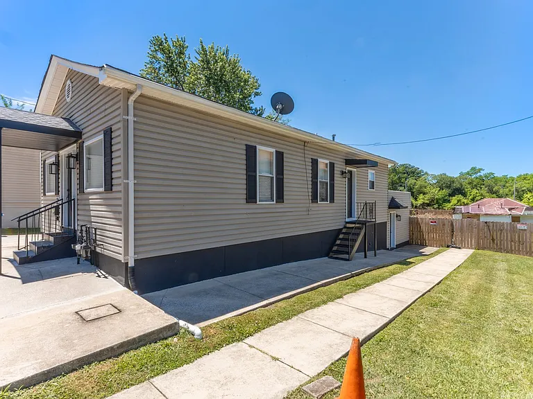 1706 Harman Ave — Photo 18