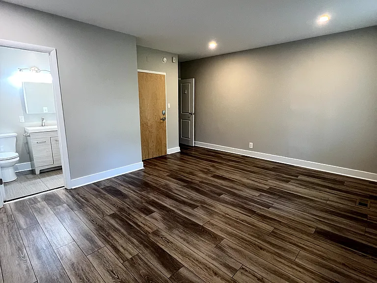 211 S 42nd St #H — Photo 12