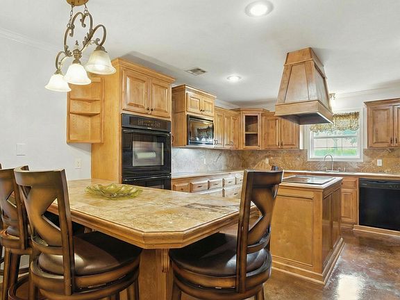 4th image of 1141 Lake Martin Rd