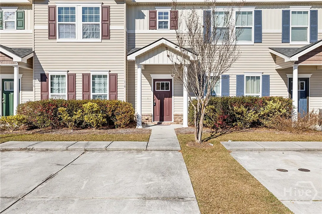 3 bed, 2.5 bath, 1592 sqft, $2,300 — Photo 2