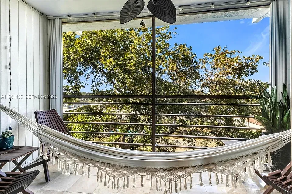 2 bed, 975 sqft, $2,450 — Photo 3