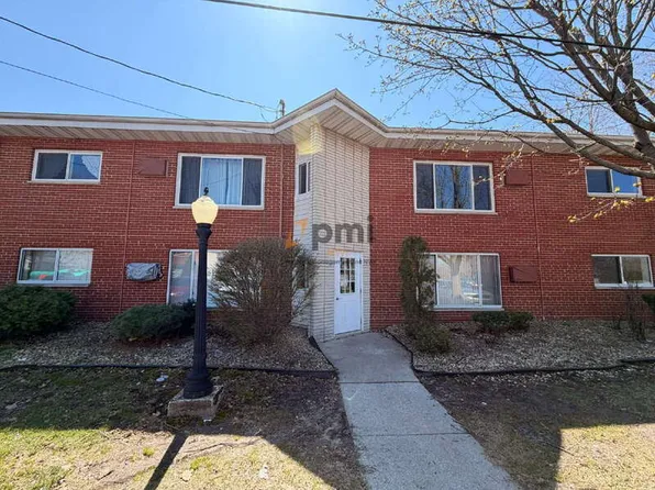 111 Harrington Ave APT 8, Crown Point, IN 46307