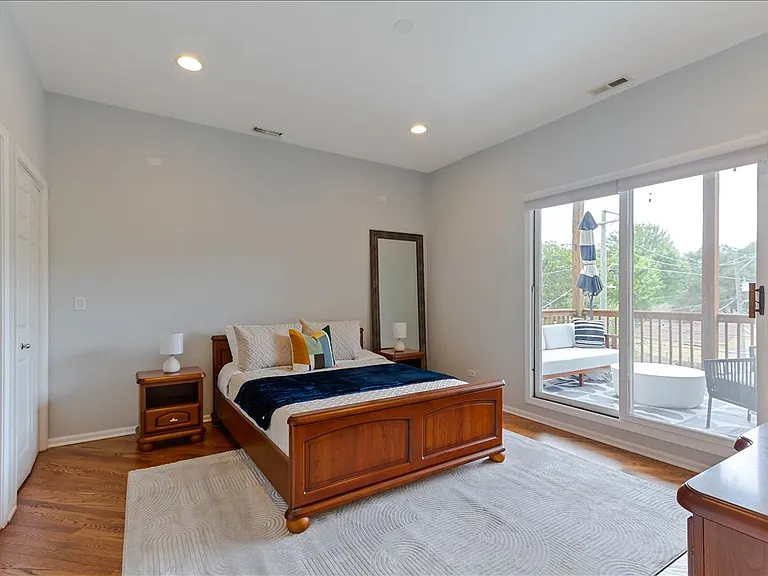 7028 N Ridge Blvd #2S — Photo 8