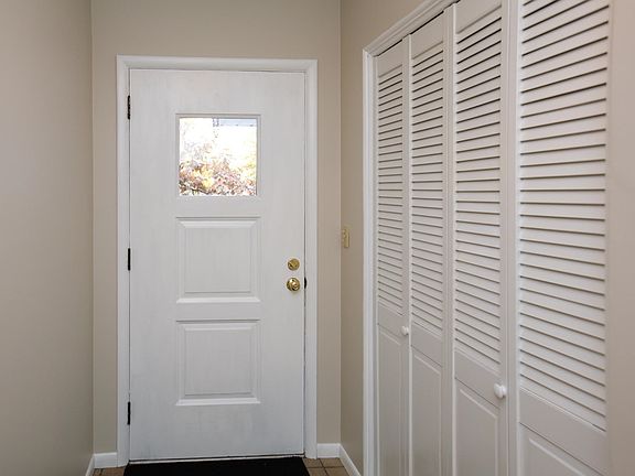 2211 rambling road-104