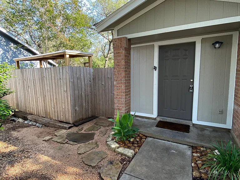 7318 Hunters Lk — Photo 16