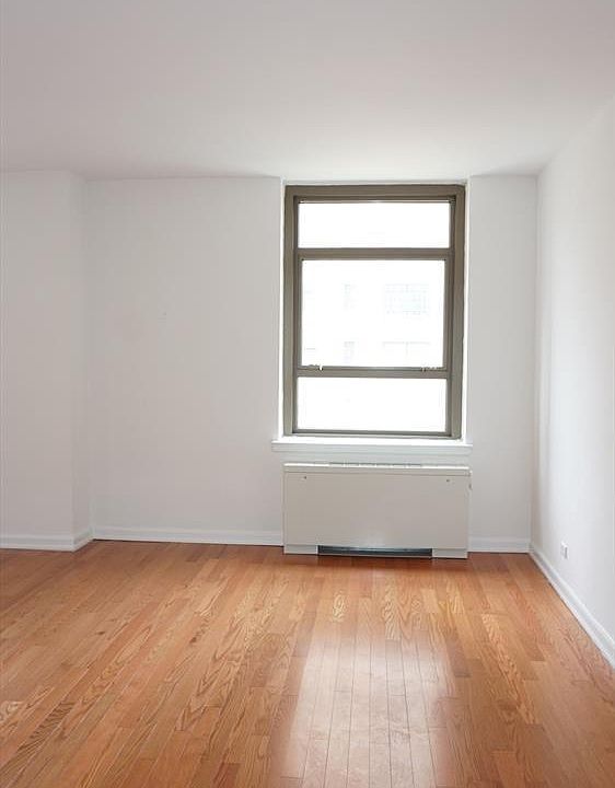 2nd image of 4 Park Ave APT 11C