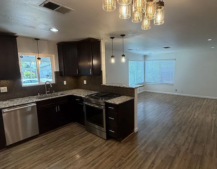 1115 Church St — Photo 3