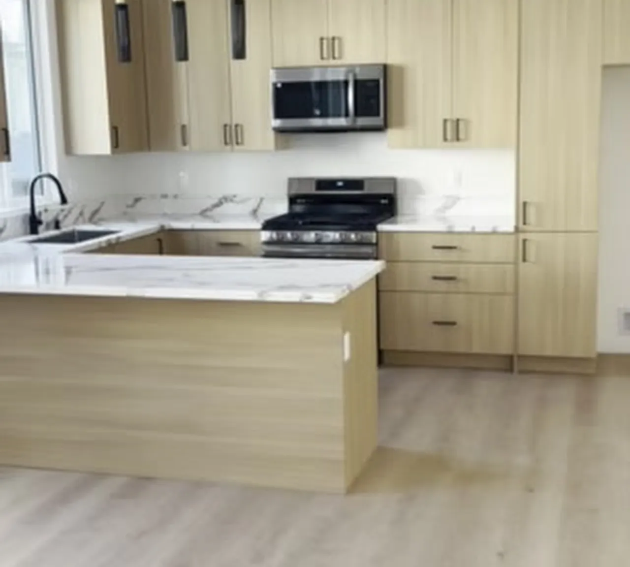 2 bed, 860 sqft, $3,500 — Photo 2