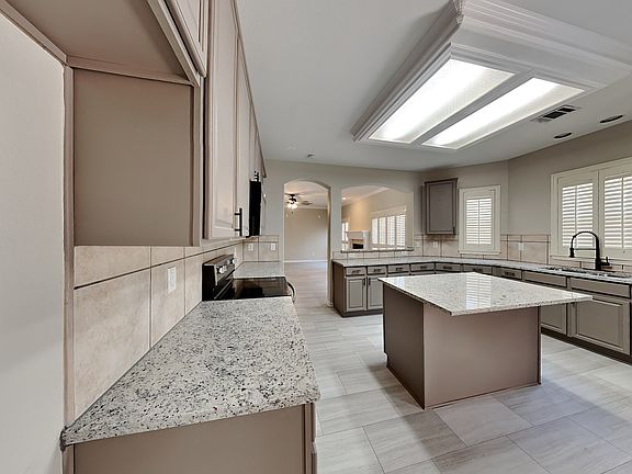 4th image of 1502 CRESCENT CT