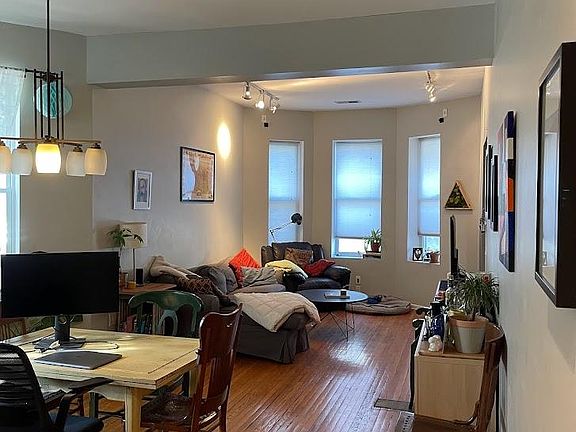 3rd image of 2323 N Talman Ave #1