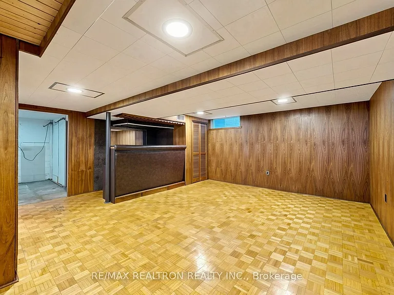 398 Connaught Ave — Photo 28