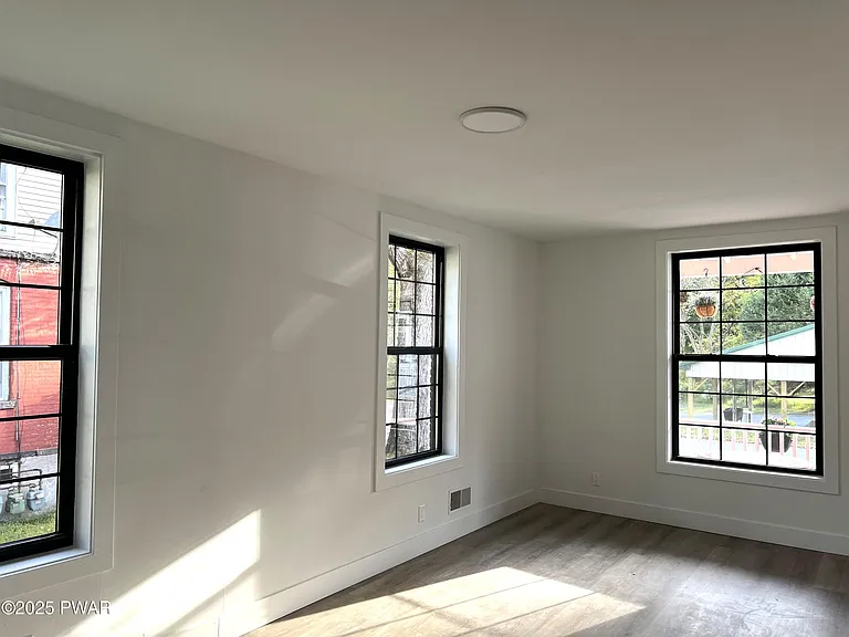 308 Bishop Ave #B — Photo 6