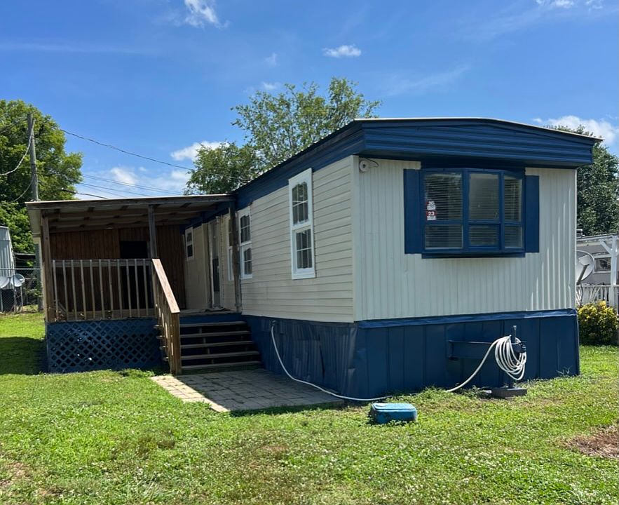 1st image of 24 Clubhouse Dr NE