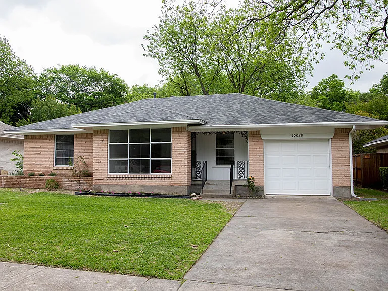 10028 San Lorenzo Dr — Photo 1